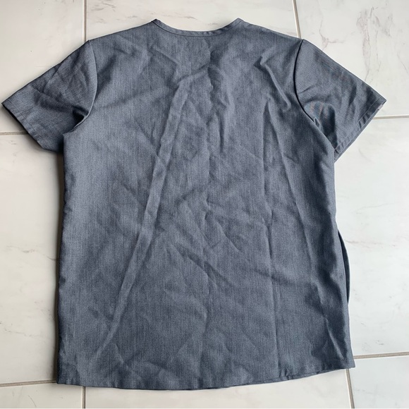Figs mens grey scrub set. Axim cargo pants Chisec three pocket scrub top small - Picture 5 of 10